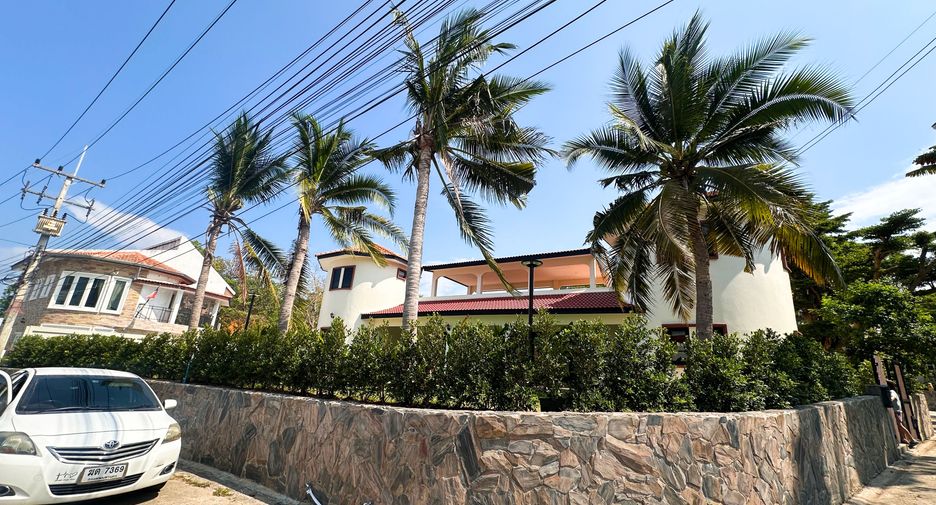 For rent 5 bedrooms villa in Hua Hin, Prachuap Khiri Khan