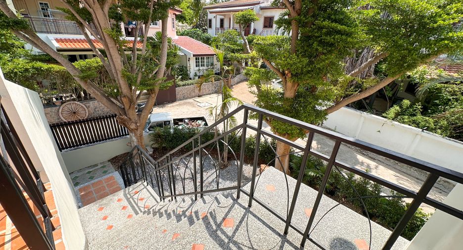 For rent 5 bedrooms villa in Hua Hin, Prachuap Khiri Khan
