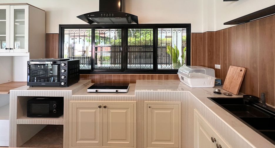 For rent 5 bedrooms villa in Hua Hin, Prachuap Khiri Khan