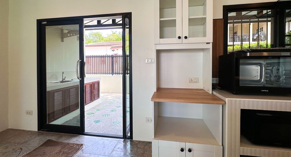 For rent 5 bedrooms villa in Hua Hin, Prachuap Khiri Khan