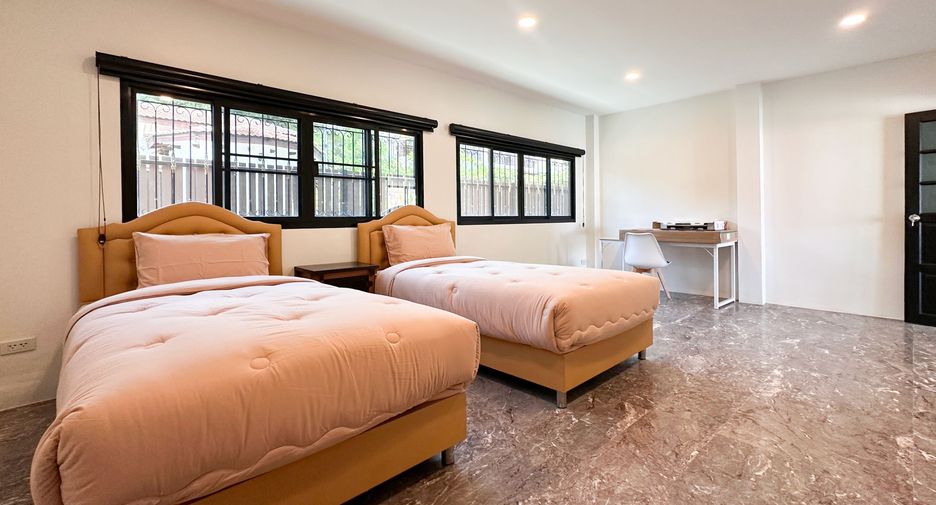 For rent 5 bedrooms villa in Hua Hin, Prachuap Khiri Khan