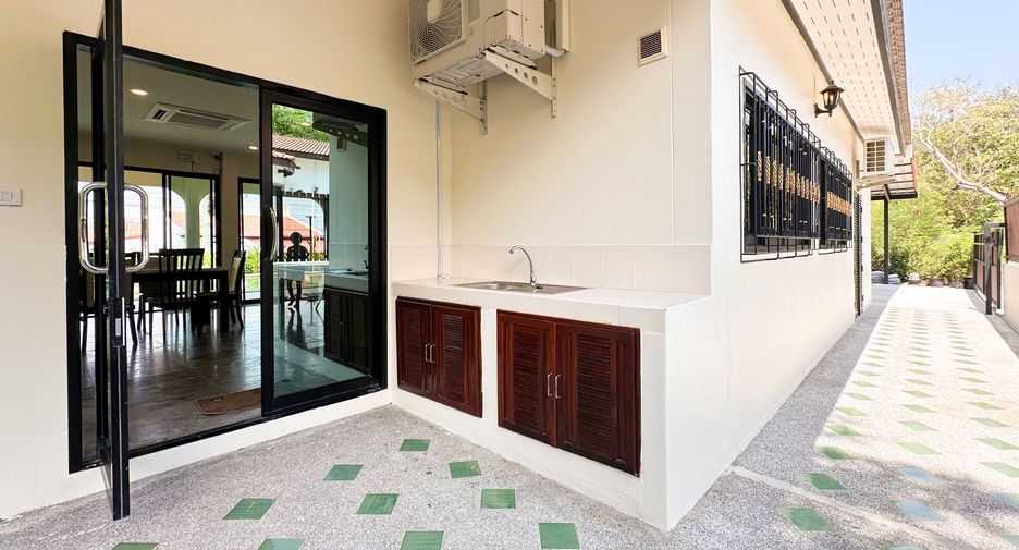 For rent 5 bedrooms villa in Hua Hin, Prachuap Khiri Khan