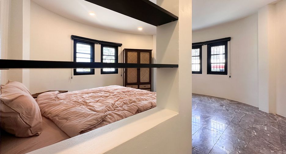 For rent 5 bedrooms villa in Hua Hin, Prachuap Khiri Khan