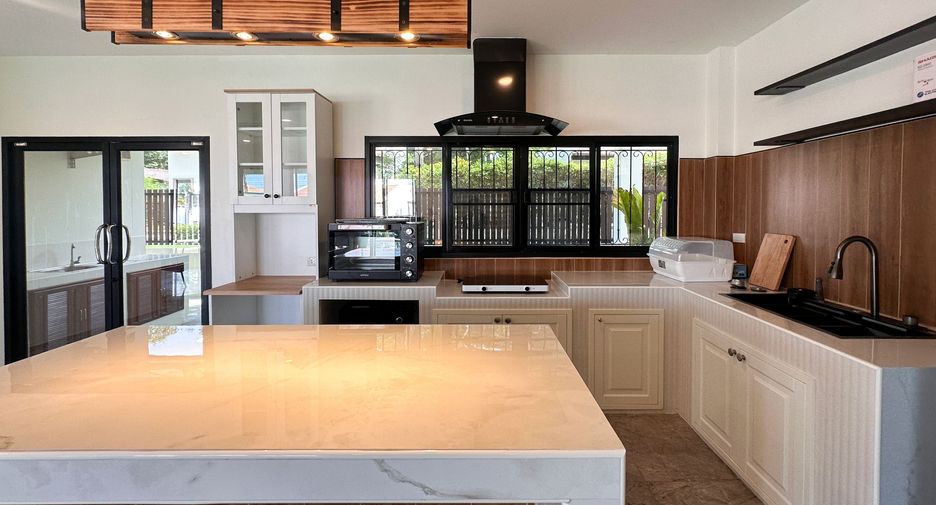 For rent 5 bedrooms villa in Hua Hin, Prachuap Khiri Khan