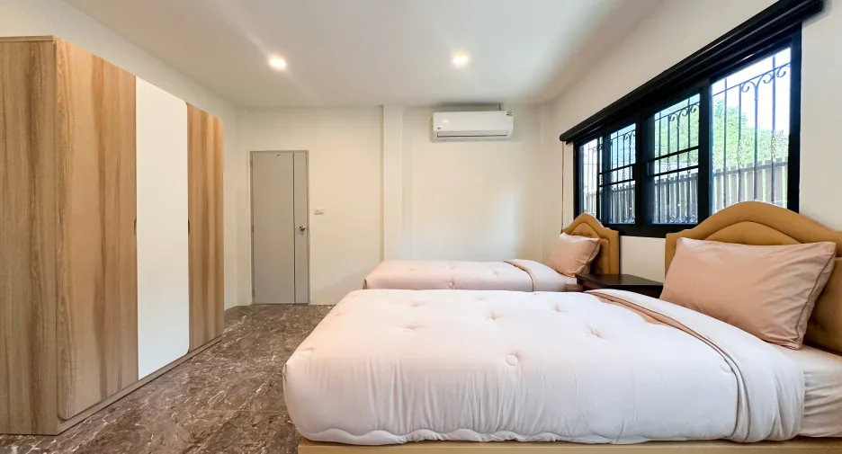 For rent 5 bedrooms villa in Hua Hin, Prachuap Khiri Khan