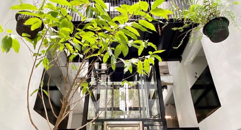 Casa adosada en venta de 31 habitaciones en Bang Rak, Bangkok