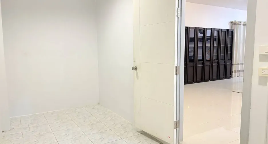 For sale and for rent 3 bedrooms townhouse in Mueang Phuket, Phuket