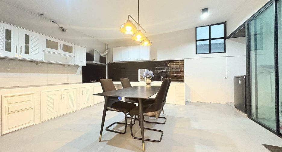 For sale and for rent 3 bedrooms townhouse in Mueang Phuket, Phuket