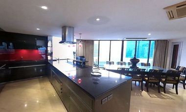For sale 4 ベッドルーム condo in Khlong Toei, Bangkok