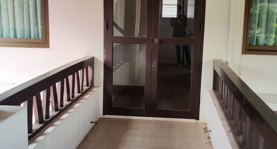 For sale 4 bedrooms house in Cha Am, Phetchaburi