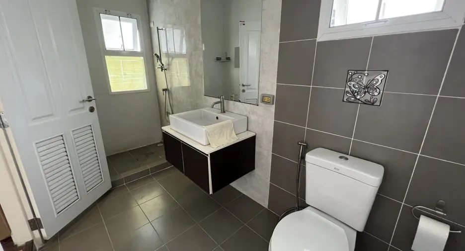 For sale 4 bedrooms house in Min Buri, Bangkok