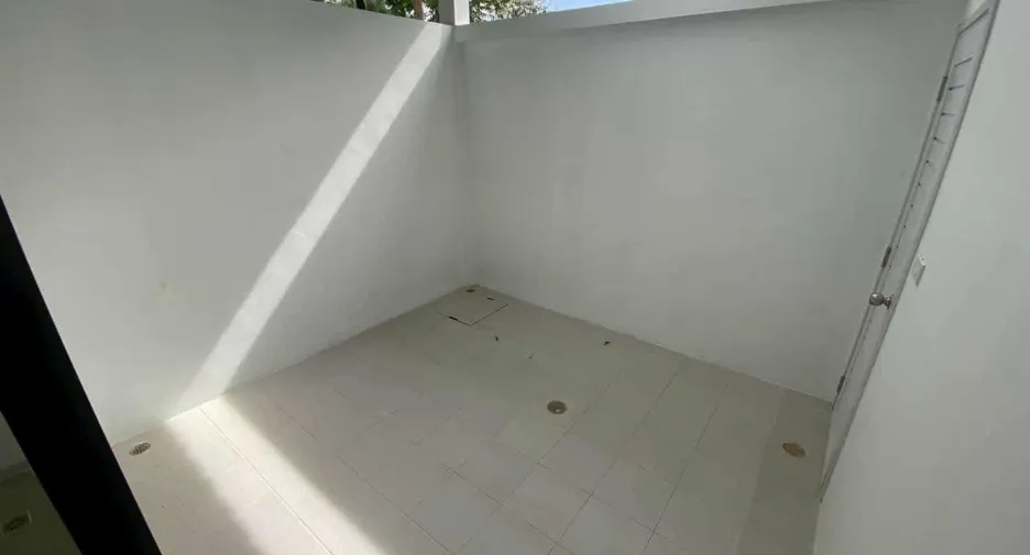 For rent retail Space in Bang Lamung, Chonburi