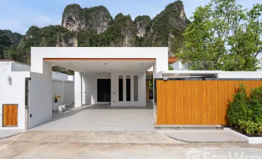 For sale 3 bedrooms villa in Mueang Krabi, Krabi