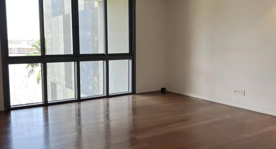 For sale 3 bedrooms condo in Yan Nawa, Bangkok