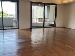 For sale 3 ベッドルーム condo in Yan Nawa, Bangkok