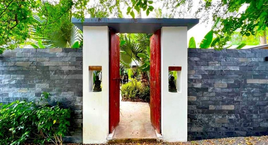 For sale 5 bedrooms villa in Cha Am, Phetchaburi