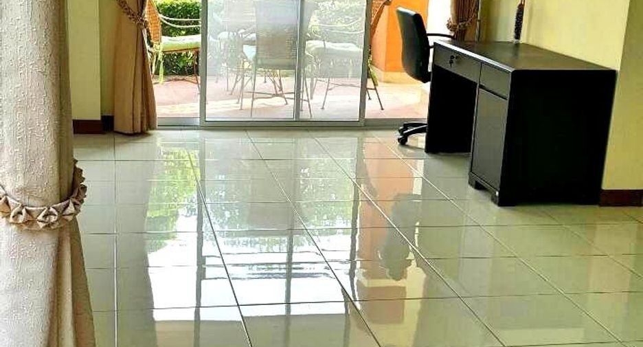 Casa en venta y en alquiler de 3 habitaciones en Bang Lamung, Chonburi