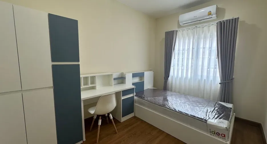 For rent 4 bedrooms house in Mueang Chiang Mai, Chiang Mai