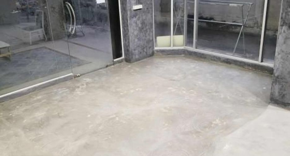 For sale 1 bed condo in Khlong Toei, Bangkok