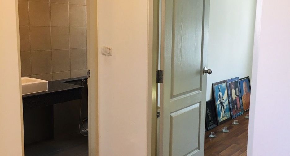 Casa adosada en venta de 4 habitaciones en Lat Phrao, Bangkok