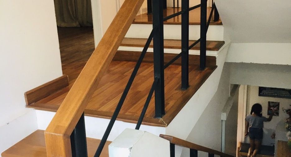 Casa adosada en venta de 4 habitaciones en Lat Phrao, Bangkok