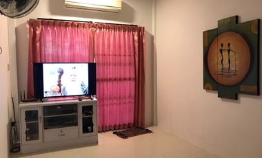 À louer 2 chambres maison de ville à Bang Lamung, Chonburi
