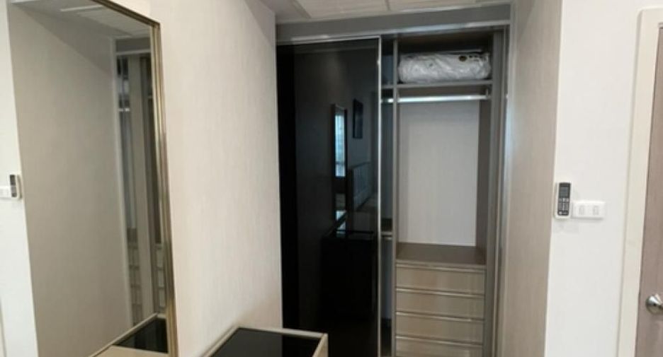À vendre 1 chambre condo à Yan Nawa, Bangkok