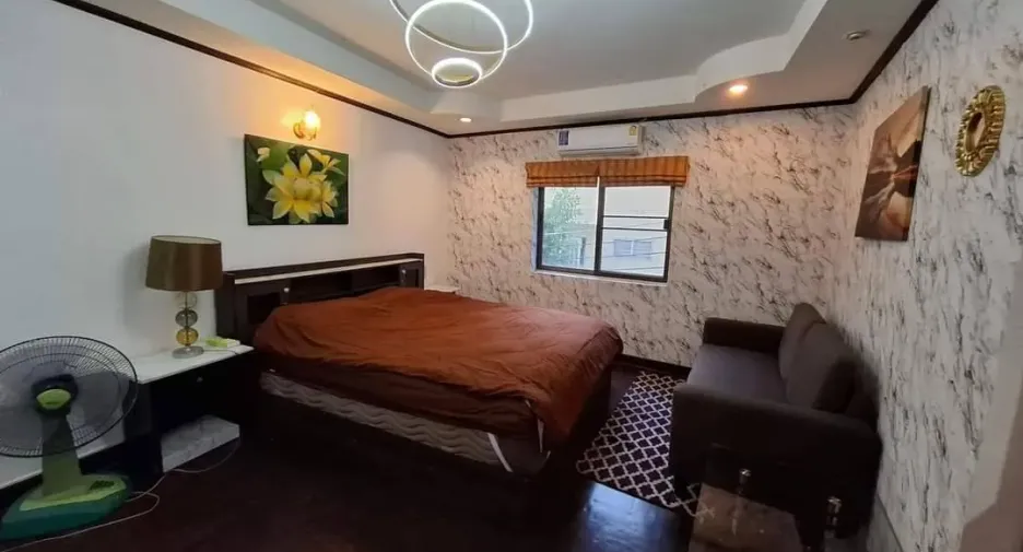 For rent 4 ベッドルーム townhouse in Bang Lamung, Chonburi