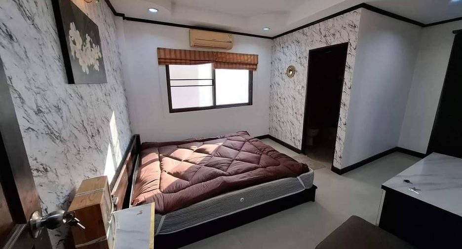 For rent 4 ベッドルーム townhouse in Bang Lamung, Chonburi