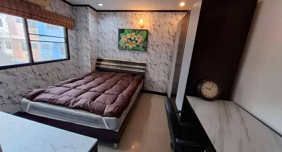 For rent 4 ベッドルーム townhouse in Bang Lamung, Chonburi