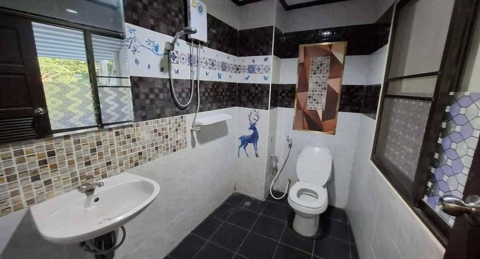 For rent 4 ベッドルーム townhouse in Bang Lamung, Chonburi