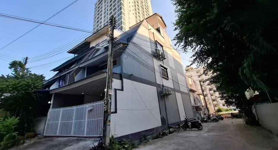 For rent 4 ベッドルーム townhouse in Bang Lamung, Chonburi