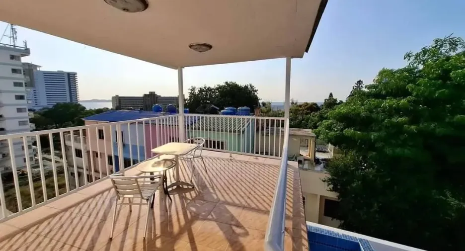 For rent 4 ベッドルーム townhouse in Bang Lamung, Chonburi