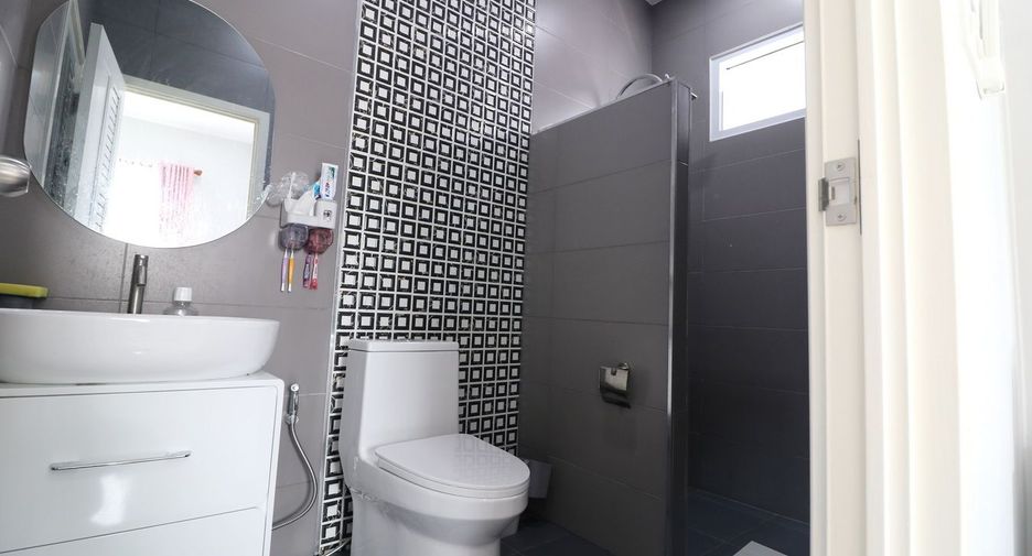 For sale 3 bedrooms house in Mueang Udon Thani, Udon Thani