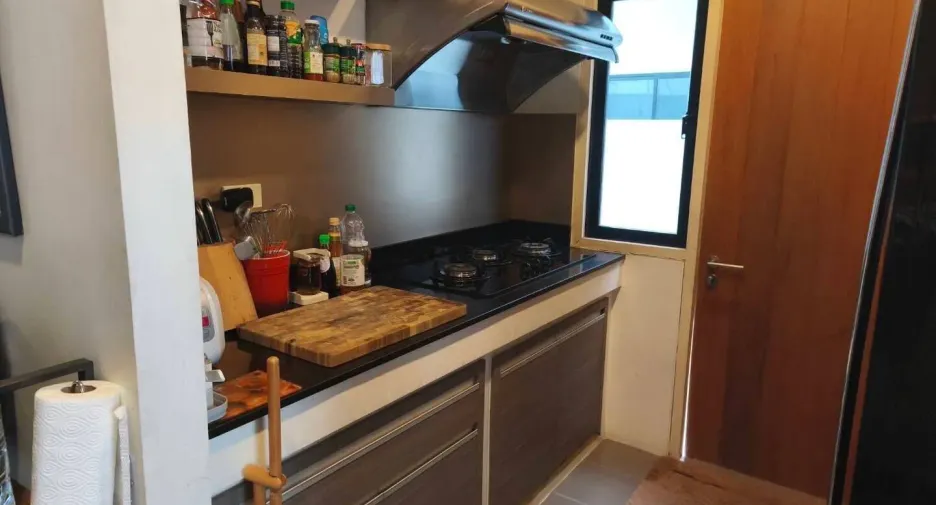Casa en venta y en alquiler de 4 habitaciones en Bang Kapi, Bangkok