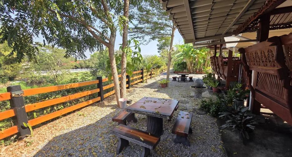 For sale 3 bedrooms hotel in Mueang Lampang, Lampang