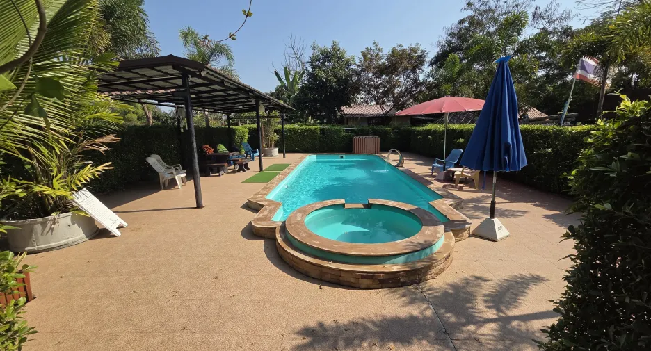 For sale 3 bedrooms hotel in Mueang Lampang, Lampang
