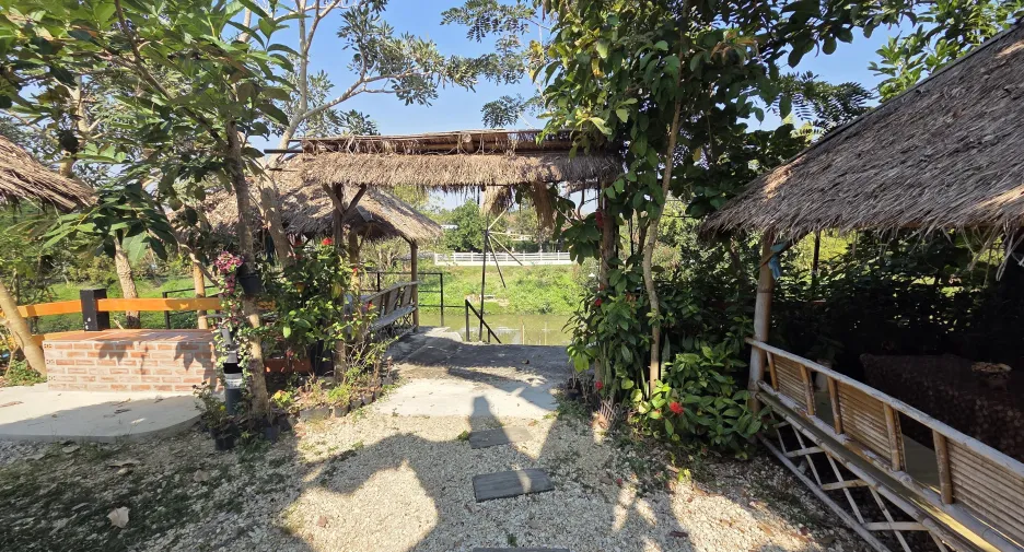 For sale 3 bedrooms hotel in Mueang Lampang, Lampang