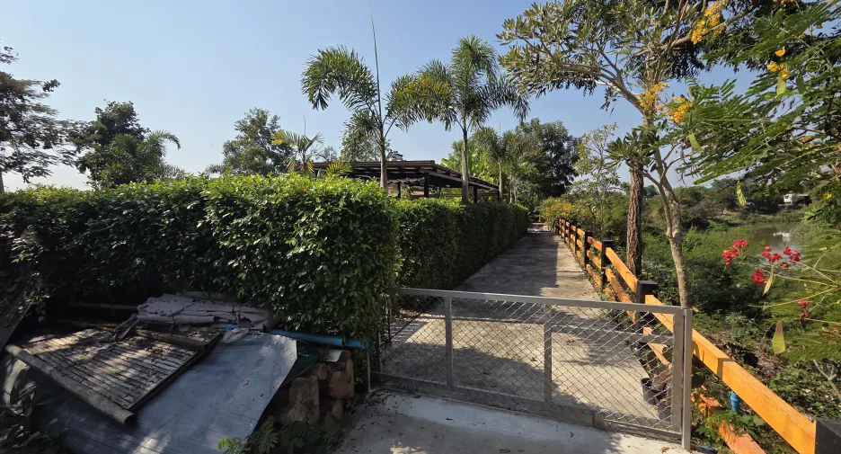 For sale 3 bedrooms hotel in Mueang Lampang, Lampang