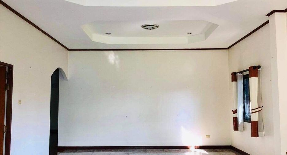 For sale 3 bedrooms house in San Kamphaeng, Chiang Mai