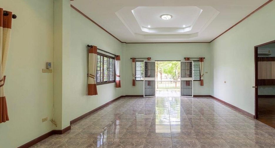 For sale 3 bedrooms house in San Kamphaeng, Chiang Mai