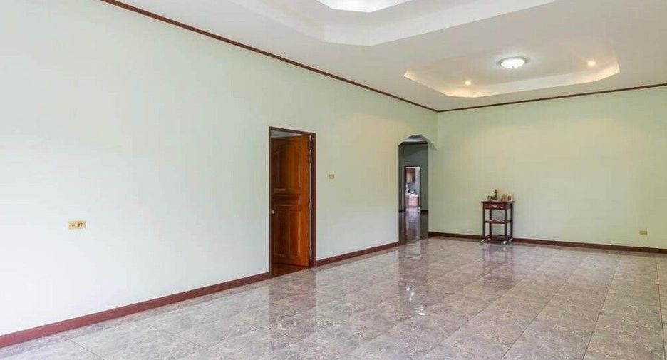 For sale 3 bedrooms house in San Kamphaeng, Chiang Mai