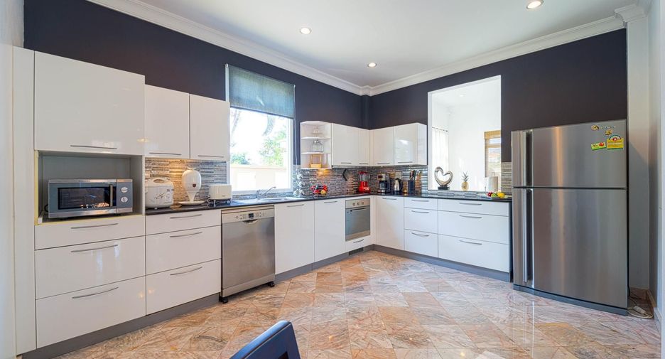 For sale 6 bedrooms villa in Cha Am, Phetchaburi