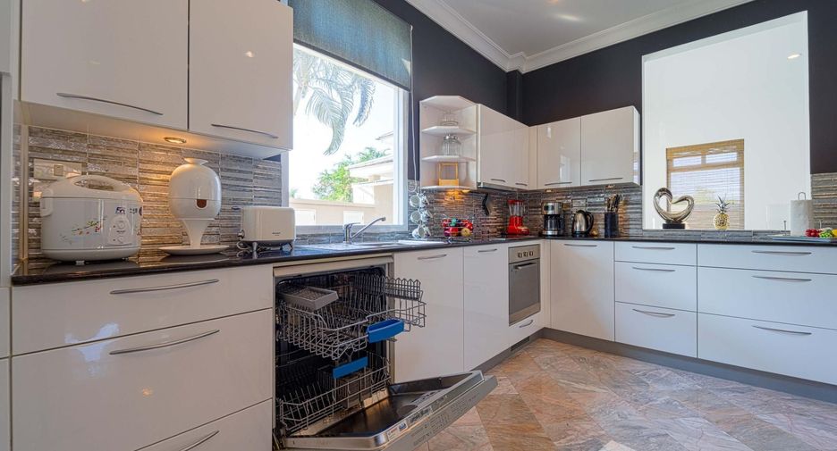 For sale 6 bedrooms villa in Cha Am, Phetchaburi