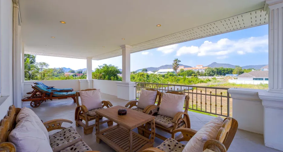 For sale 6 bedrooms villa in Cha Am, Phetchaburi