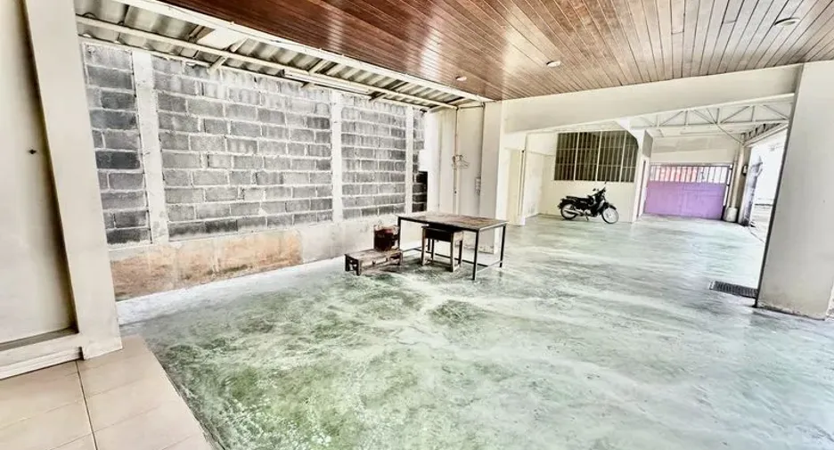For sale 6 bedrooms house in Din Daeng, Bangkok