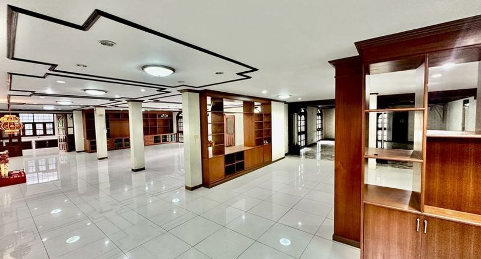 For sale 6 bedrooms house in Din Daeng, Bangkok