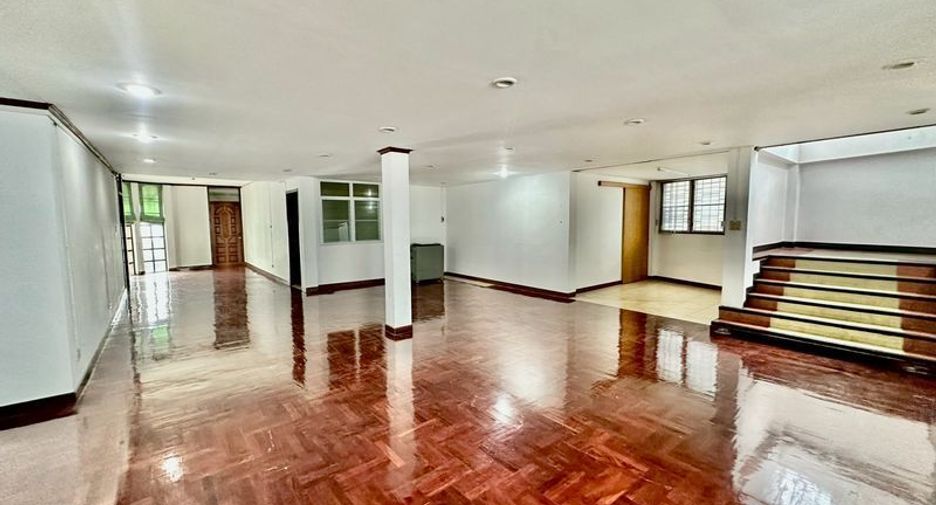 For sale 6 bedrooms house in Din Daeng, Bangkok