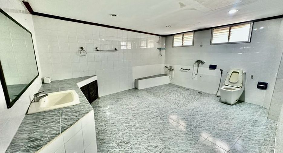 For sale 6 bedrooms house in Din Daeng, Bangkok