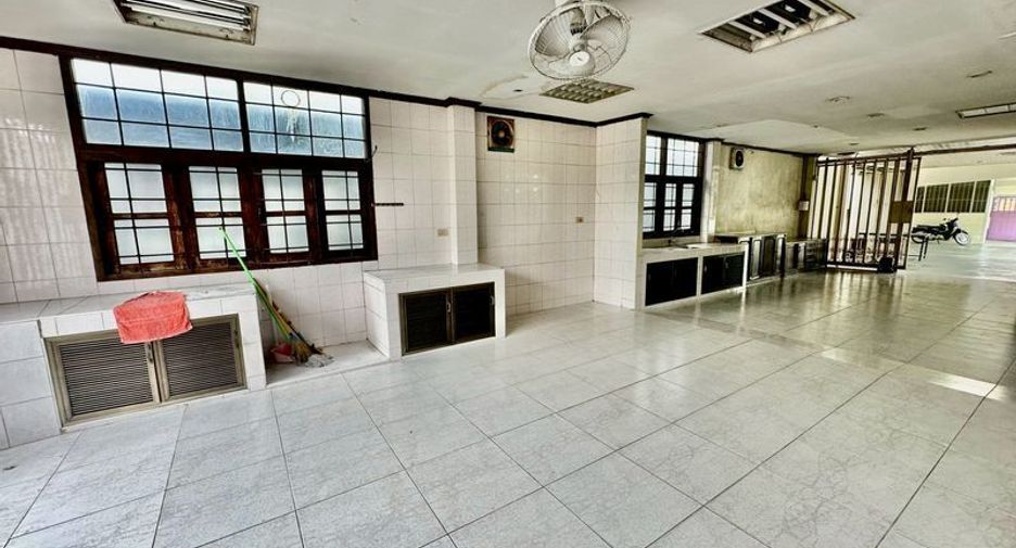 For sale 6 bedrooms house in Din Daeng, Bangkok